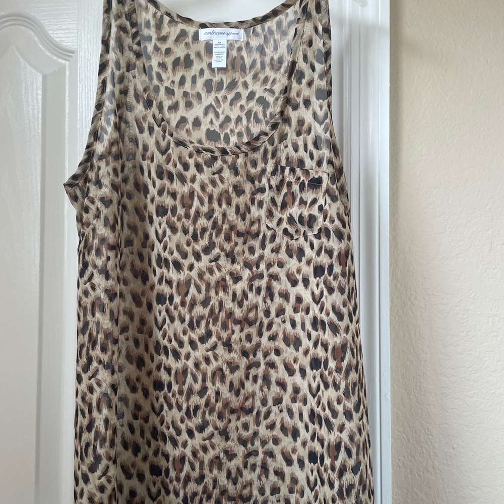 Sleeveless Tiger print shirt
